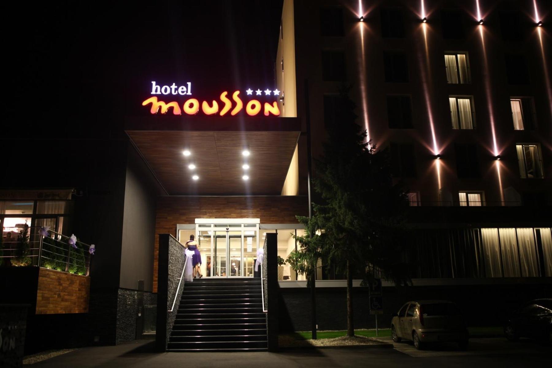 Hotel Mousson Michalovce Exterior photo