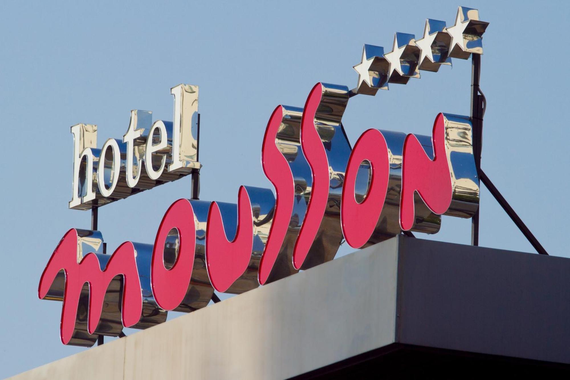 Hotel Mousson Michalovce Exterior photo