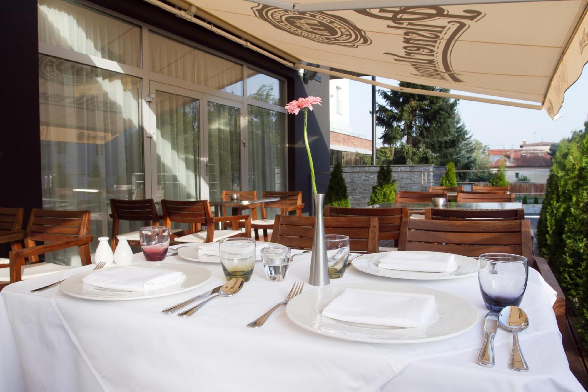Hotel Mousson Michalovce Exterior photo
