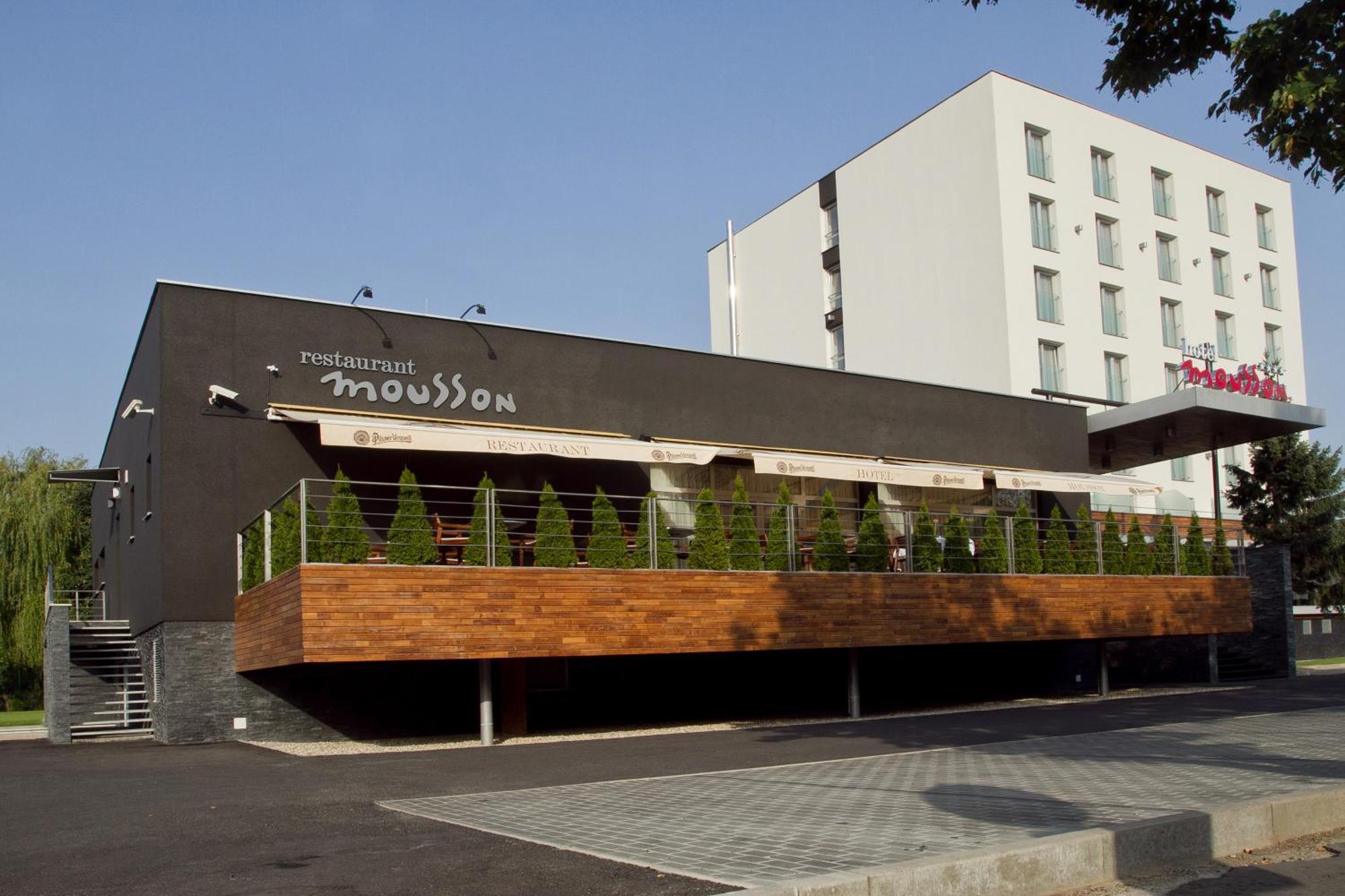 Hotel Mousson Michalovce Exterior photo