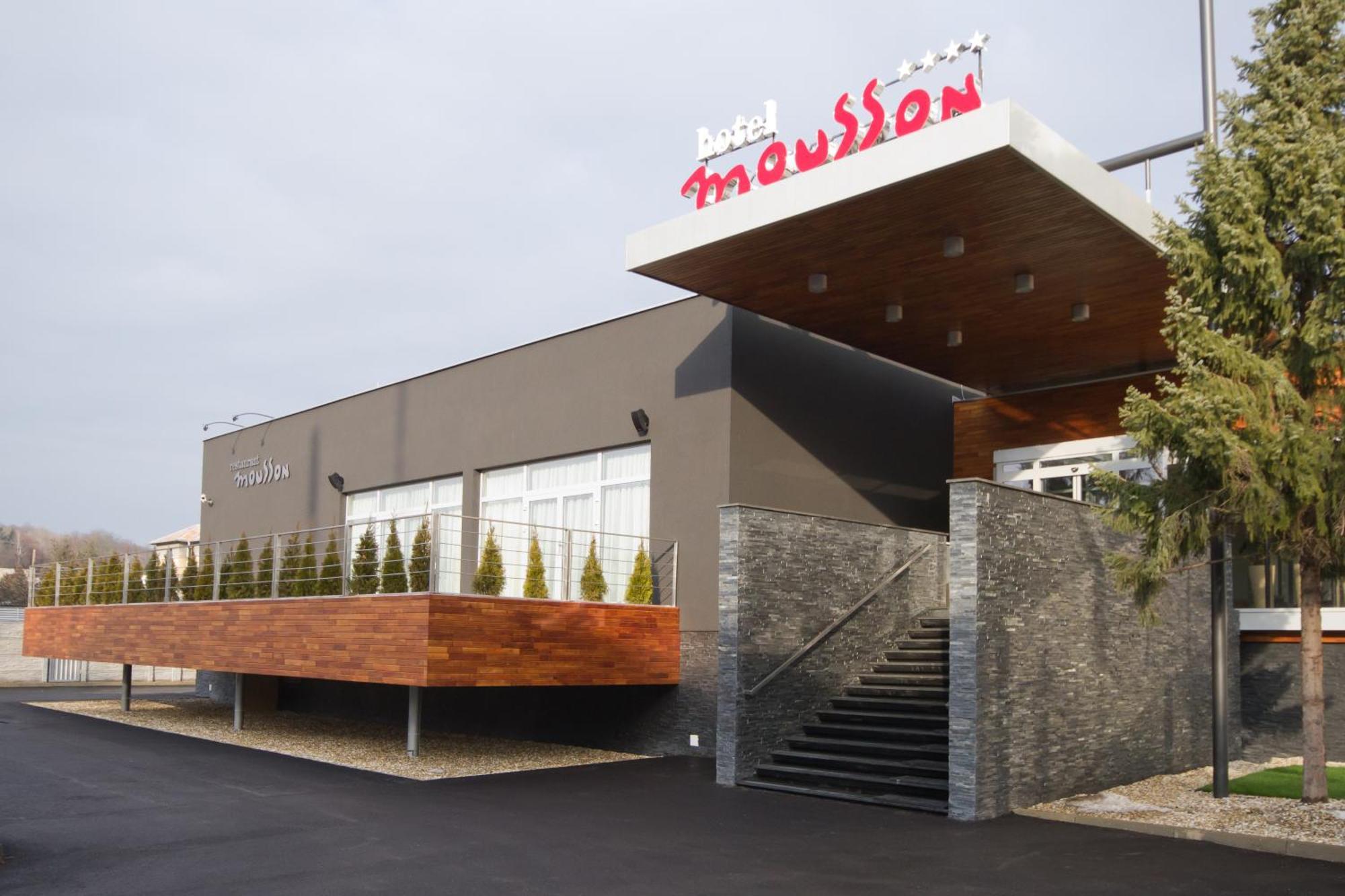 Hotel Mousson Michalovce Exterior photo
